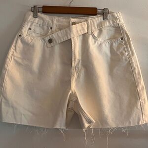 White Pirāl Denim Short